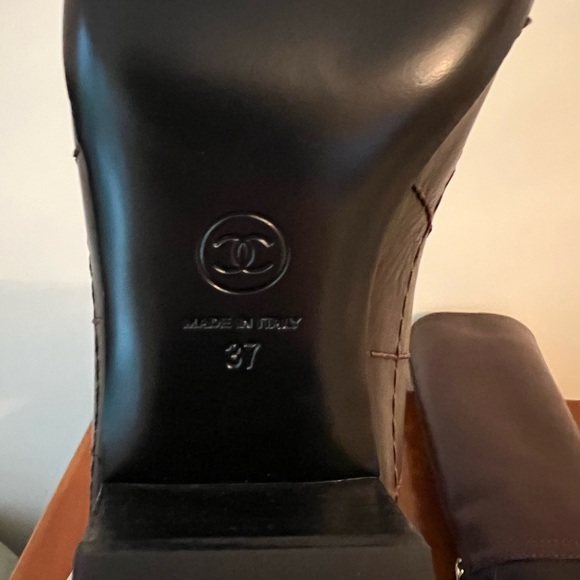 CHANEL Never Worn Dark Brown Khaki Quilted Riding Boots EU 37 US 7 - Picture 7 of 9